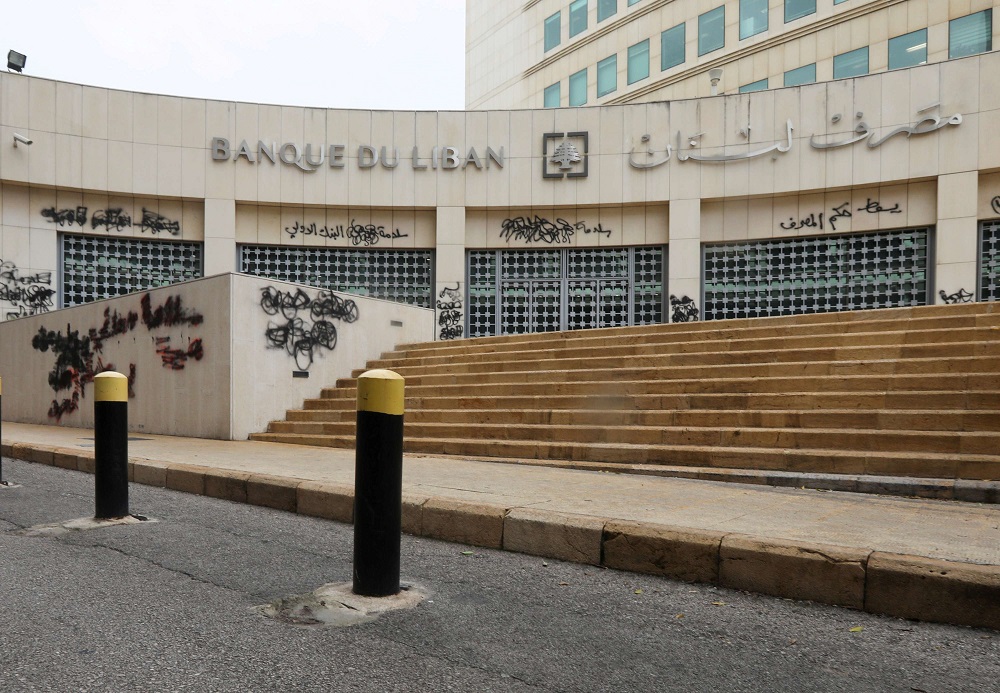 لبنان يغرق في الأزمة الاقتصادية
