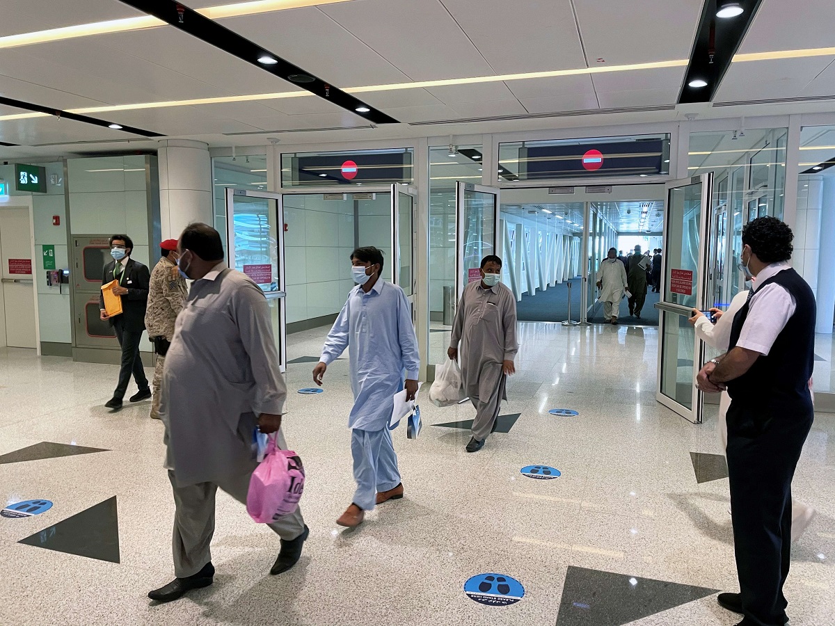 وصول المعتمرين إلى مطار الملك عبدالعزيز الدولي بجدة