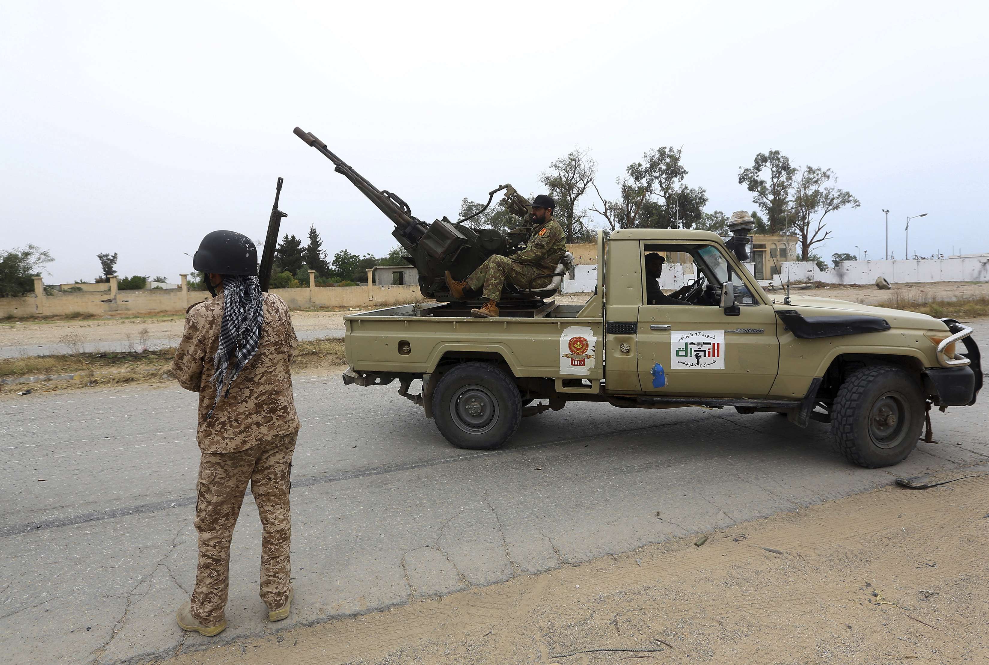 عدم انسحاب القوات المتنافسة من جبهات القتال يهدد الهدنة الهشة في ليبيا