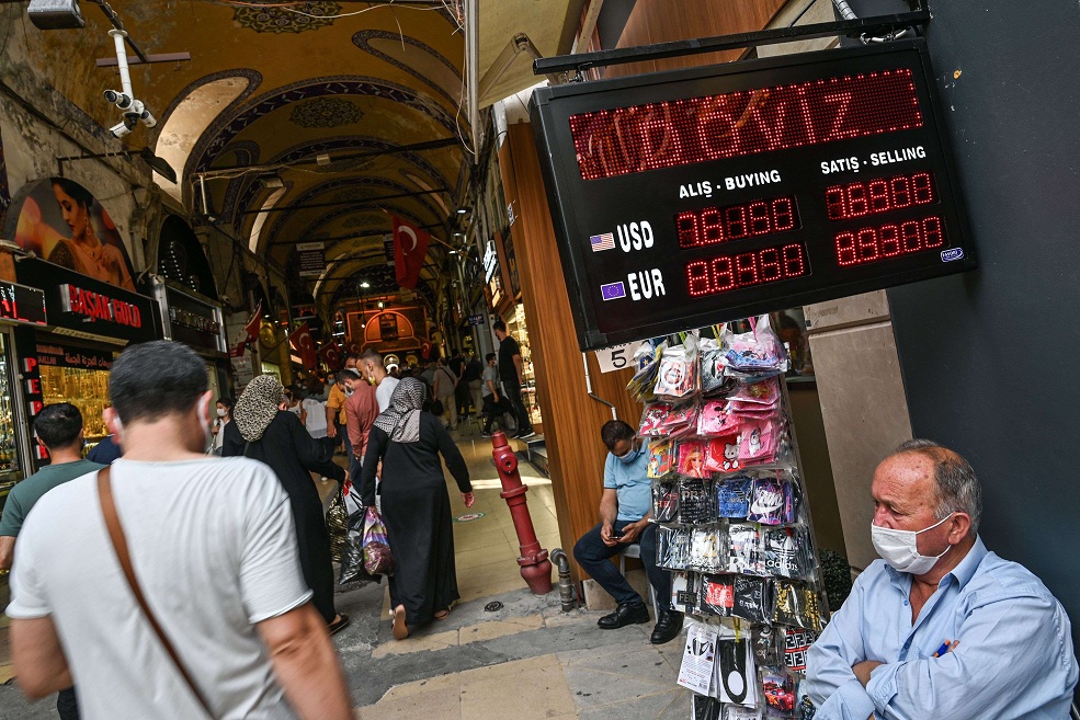 الاقتصاد التركي يعاني من الركود مع اضطراب لا يفارق الليرة وارتفاعا في معدل التضخم 