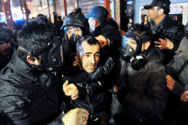 شرطة أردوغان تقمع احتجاجات منددة بقانون يقيد الحريات على منصات التواصل الاجتماعي