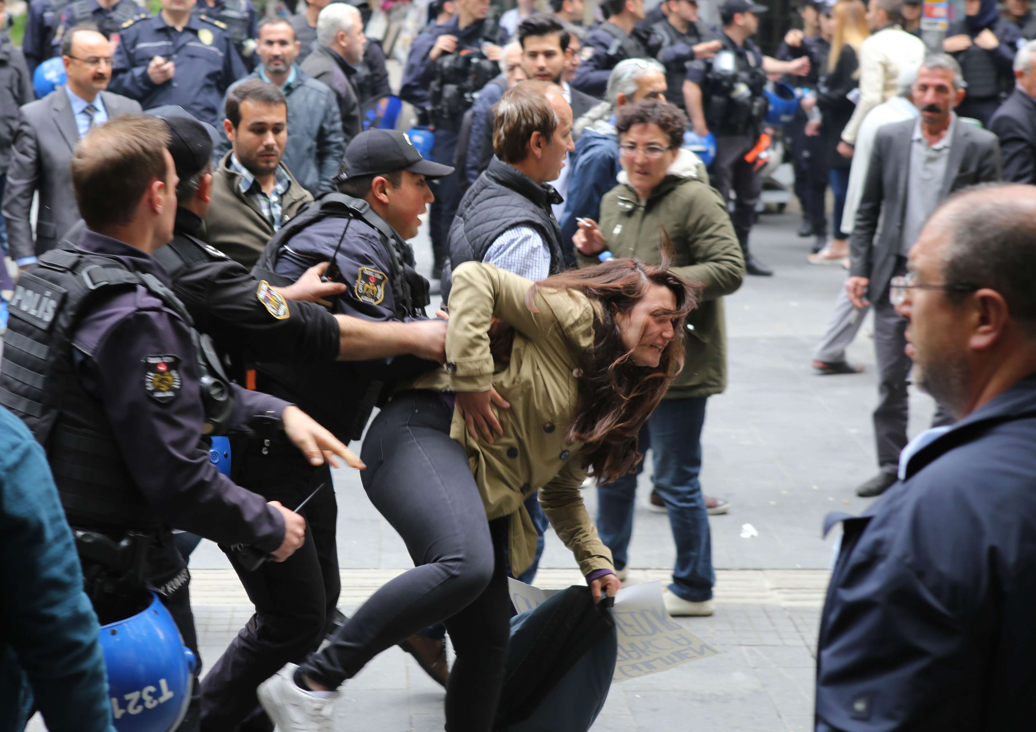 القبضة الأمنية تشتد في تركيا منذ المحاولة الانقلابية