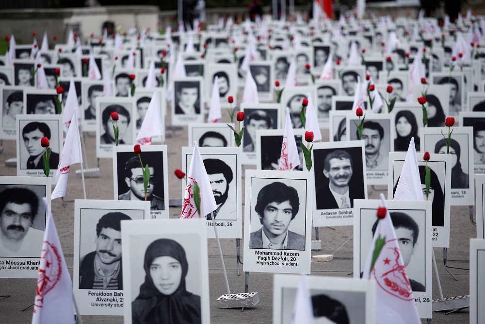 معرض تذكاري يضم سجناء سياسيين إيرانيين