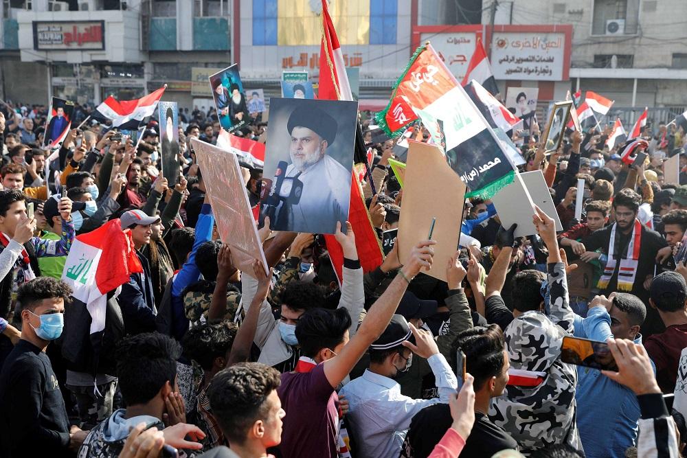 انصار الصدر اشتبكوا مرارا مع النشطاء والمحتجين ما خلف مجموعة من القتلى 