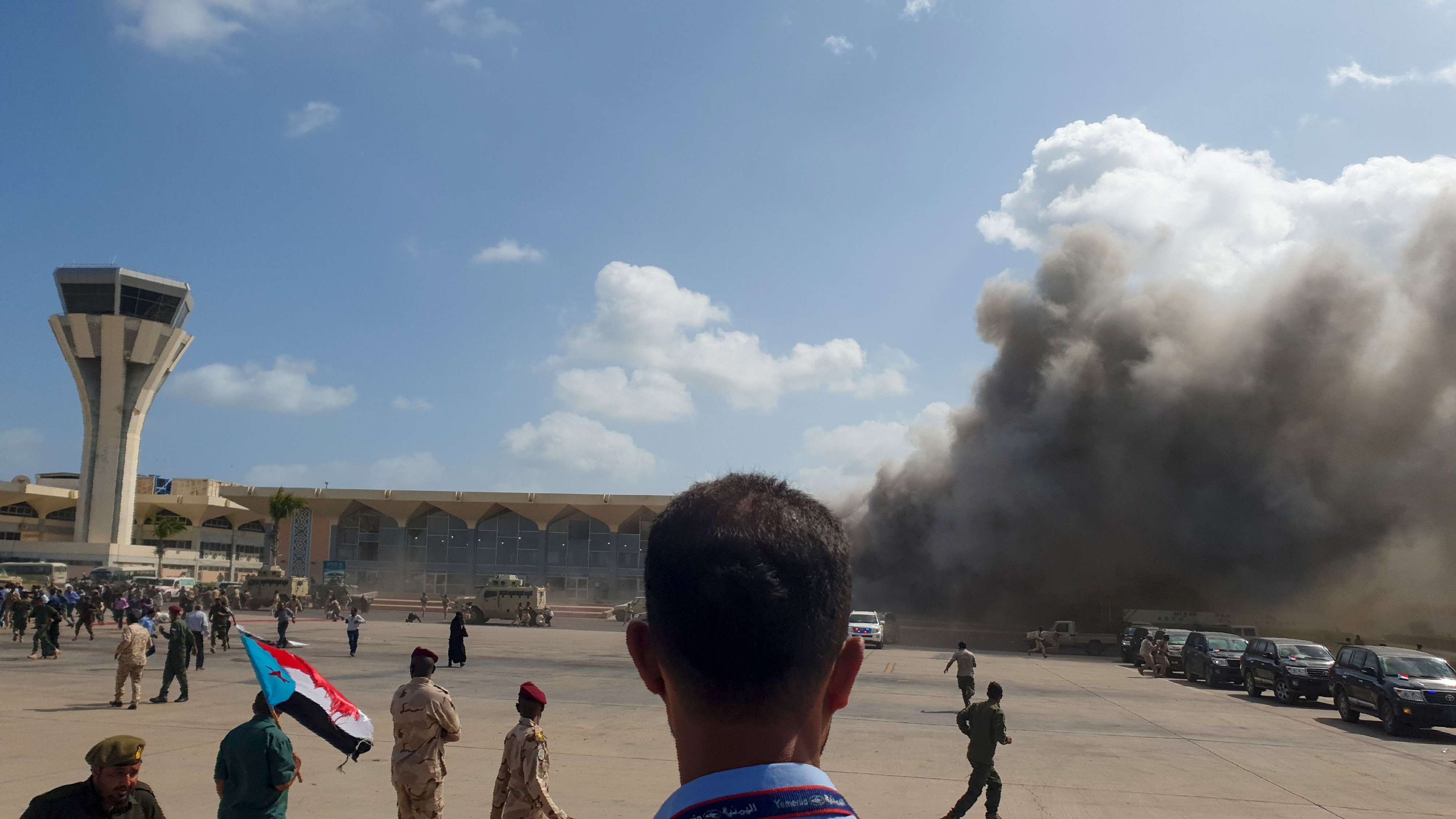 الهجوم على مطار عدن رسالة ارهاب حوثية للحكومة اليمنية الجديدة