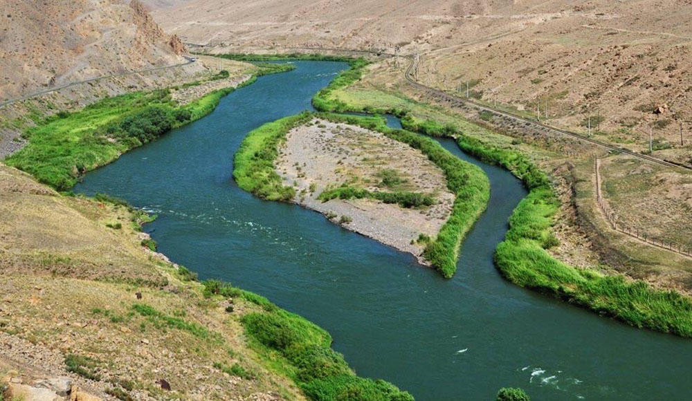 أراس من أكبر أنهار القوقاز نظرا لطوله واتساع حوضه
