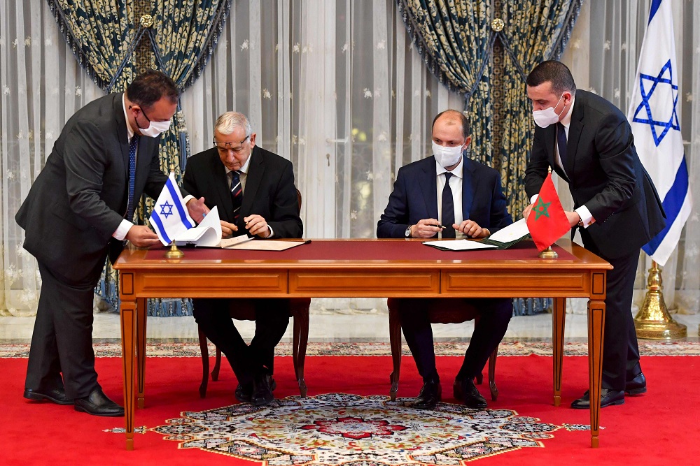الحكومة المغربية وقعت عدة اتفاقيات تعاون مع إسرائيل بمناسبة أول زيارة لوفد إسرائيلي للمغرب