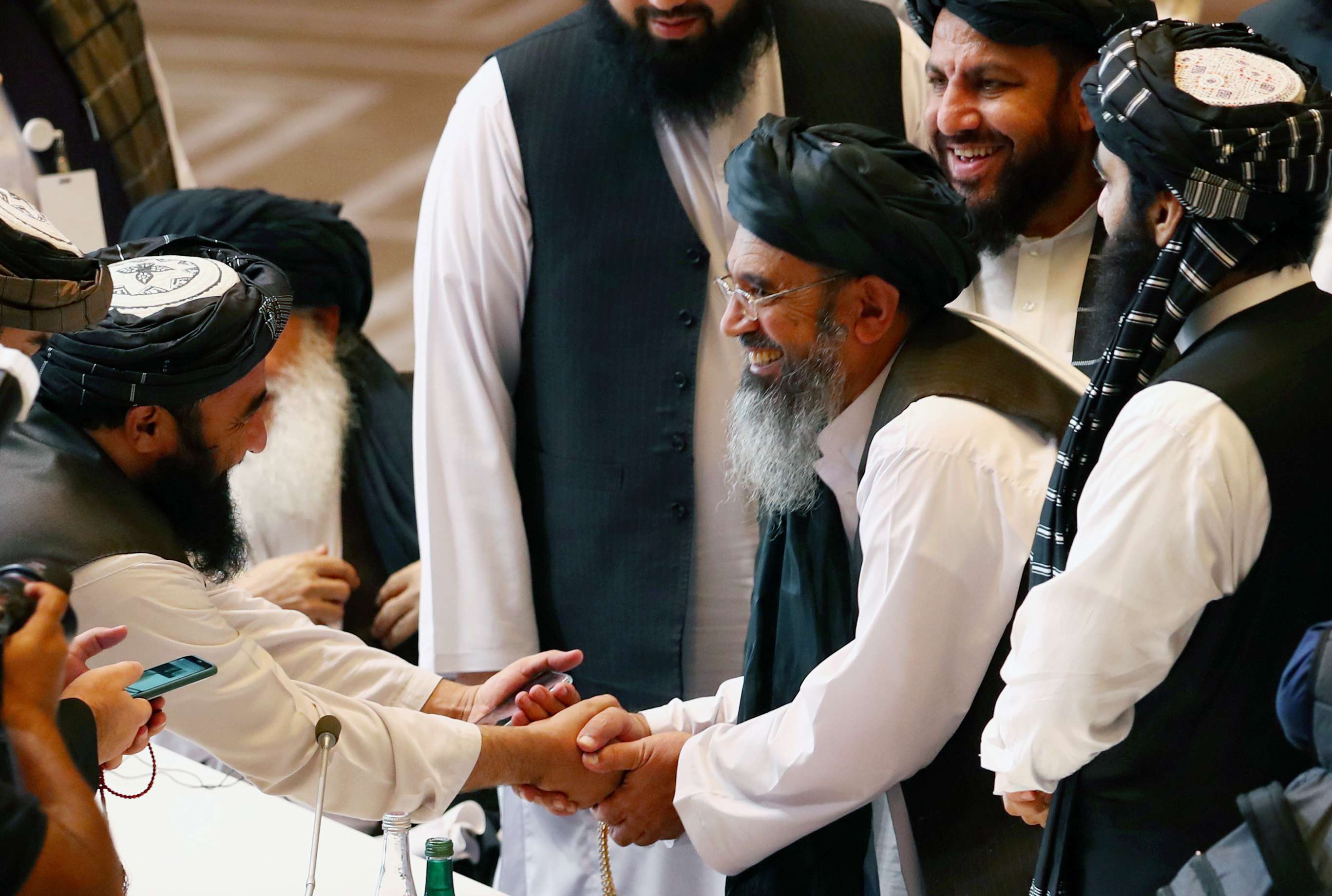 محادثات السلام الأفغانية تبدو هشة في طبيعتها وظروفها