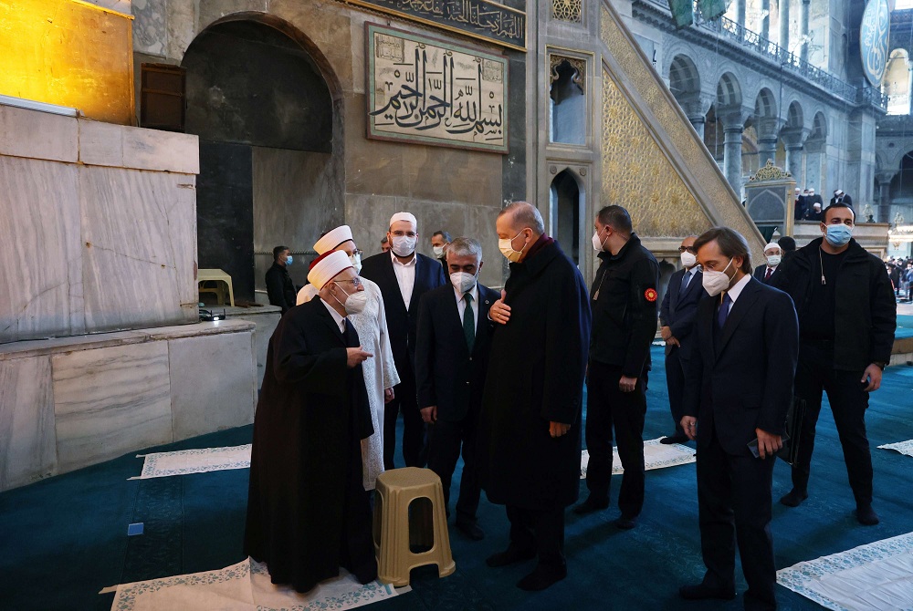 أردوغان يحرص على توظيف أي مناسبة دينية لترقيع شعبية متهاوية