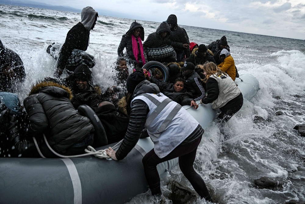 مئات المهاجرين وصلوا إلى اليونان متسللين من تركيا عبر بحر ايجه وعبر الحدود البرية
