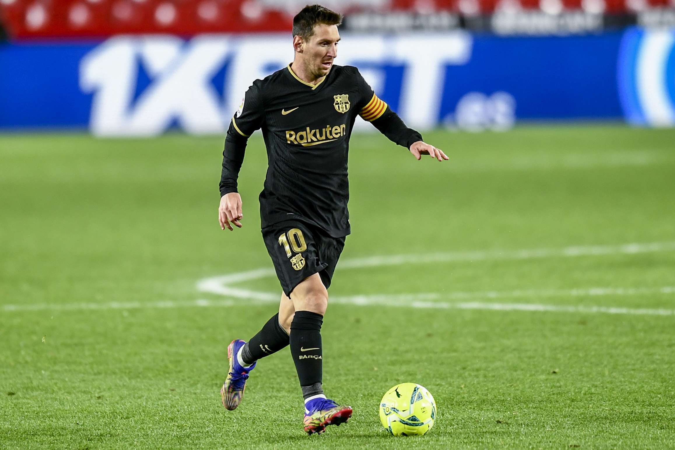 الفريق الكاتالوني في المركز الثالث بفارق نقطتين عن الغريم ريال مدريد