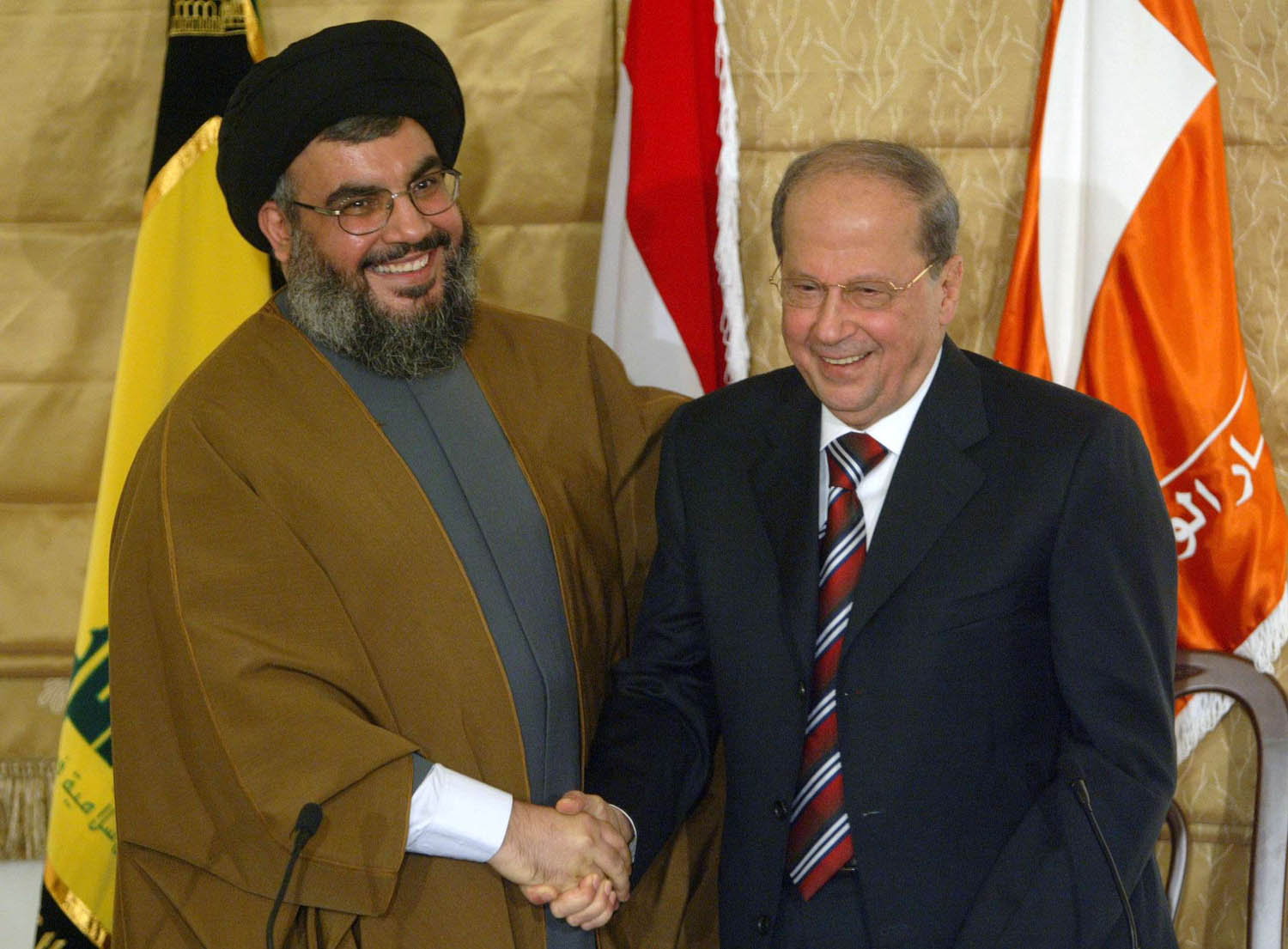 زعيم حزب الله حسن نصرالله في لقاء مع الرئيس اللبناني ميشال عون قبل توليه الرئاسة (2006)