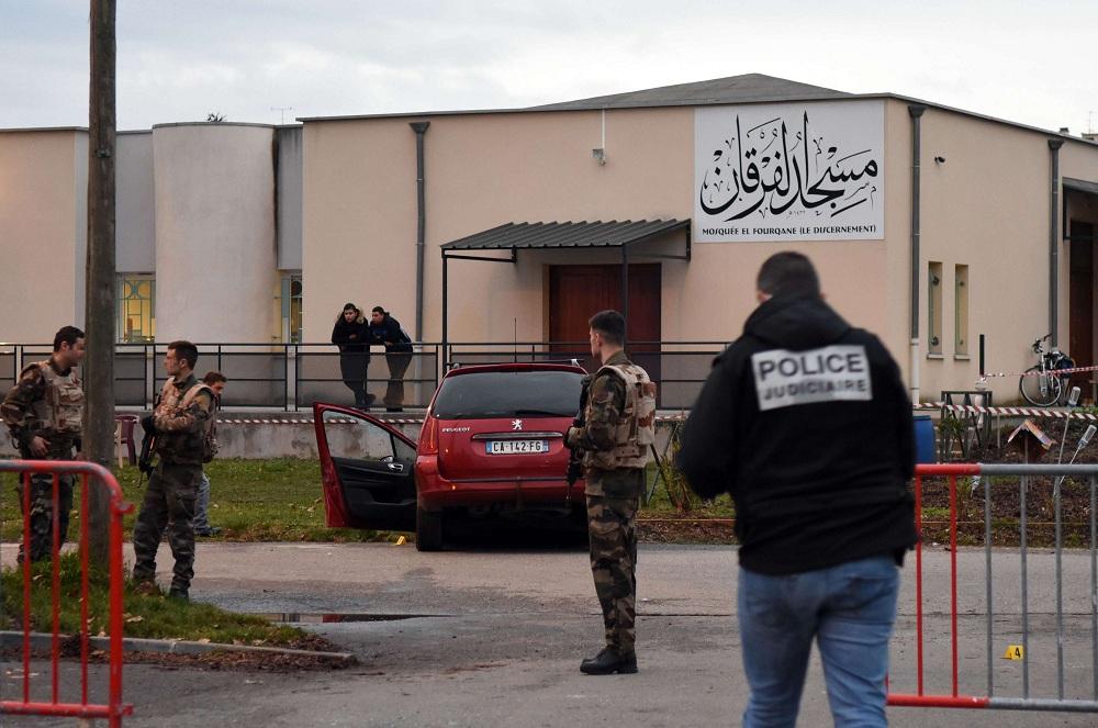 تحرير الخطاب الديني من التطرف في مساجد فرنسا مصلحة للجاليات المسلمة قبل الحكومة