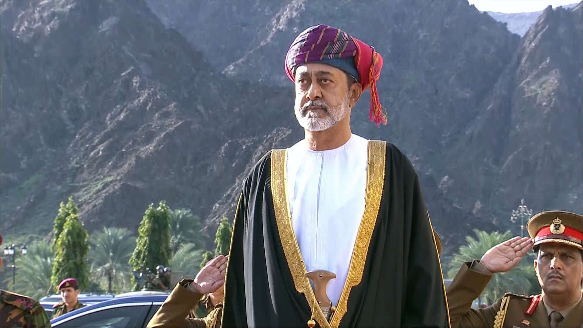 سلطان عمان هيثم بن طارق