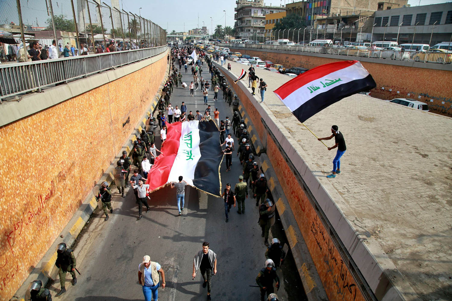 تظاهرة عراقية ضد السلطات في ساحة التحرير وسط بغداد