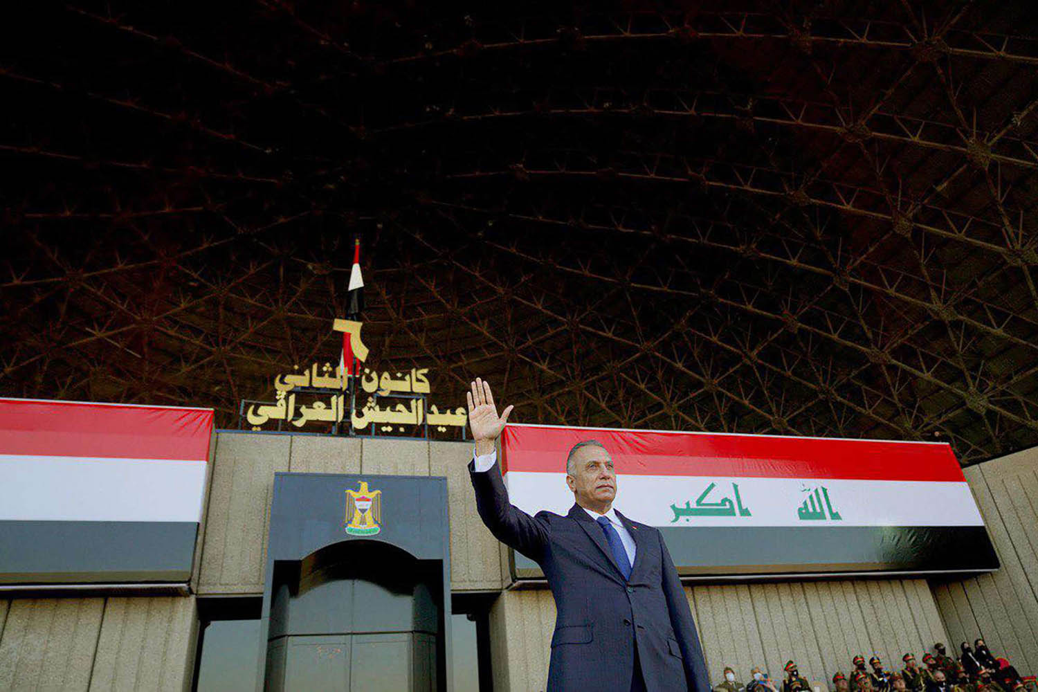 رئيس الوزراء العراقي مصطفي الكاظمي في استعراض للجيش العراقي