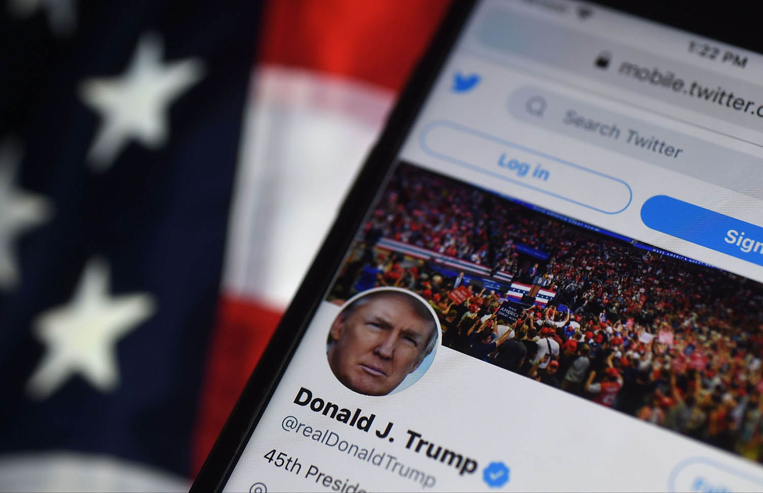 تويتر يحجب حساب الرئيس الأميركي دونالد ترامب
