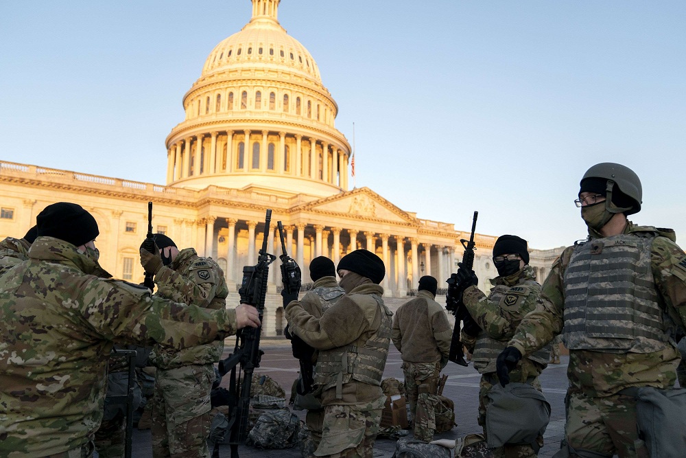 انتشار مكثف لقوات الحرس الوطني خارج وداخل مبنى الكونغرس