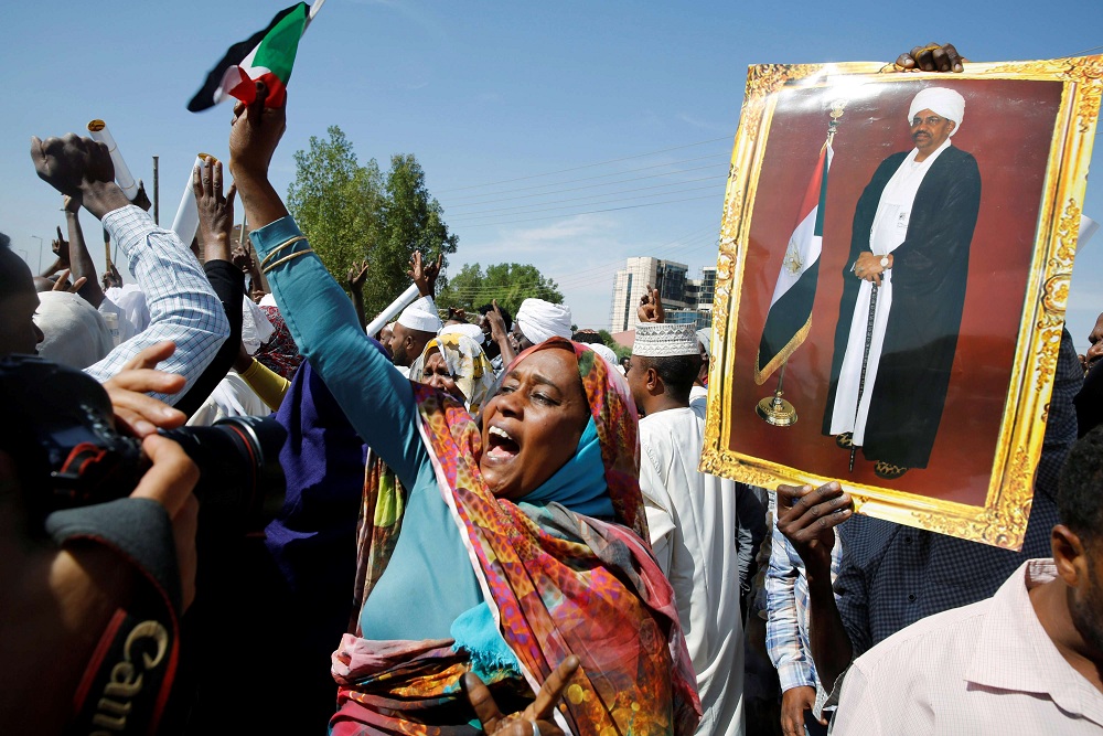 القضاء السوداني يلاحق فلول البشير لتنظيمهم احتجاجات مربكة للأمن