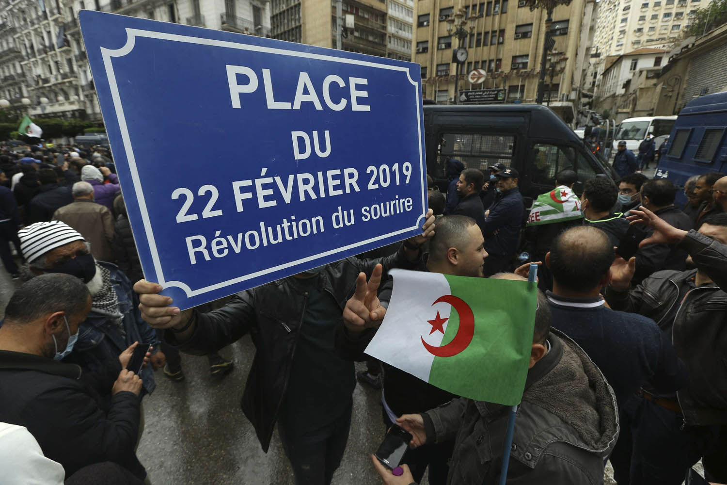 حشد جزائري وسط العاصمة بمناسبة سنتين على الحراك