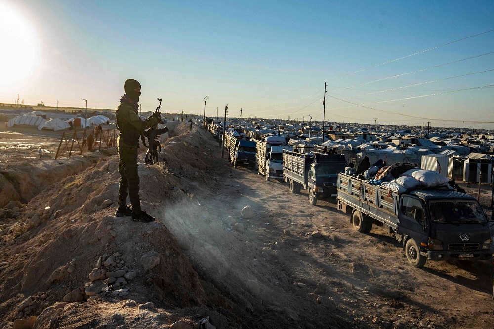 انخفاض عدد الحراس بمخيم الهول ينذر بانتعاش خلايا داعش