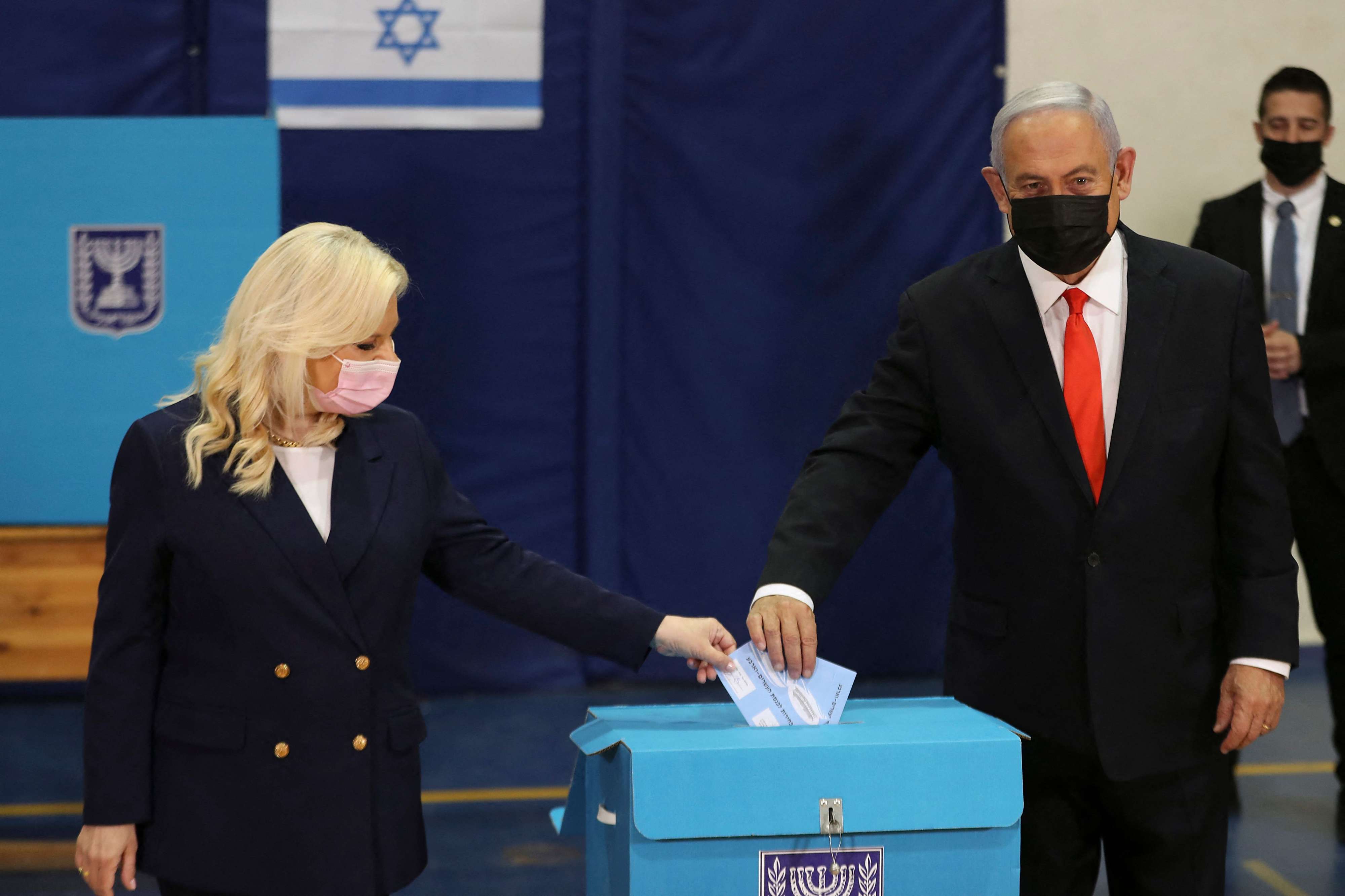 رئيس الوزراء الاسرائيلي بنيامين نتانياهو وزوجته