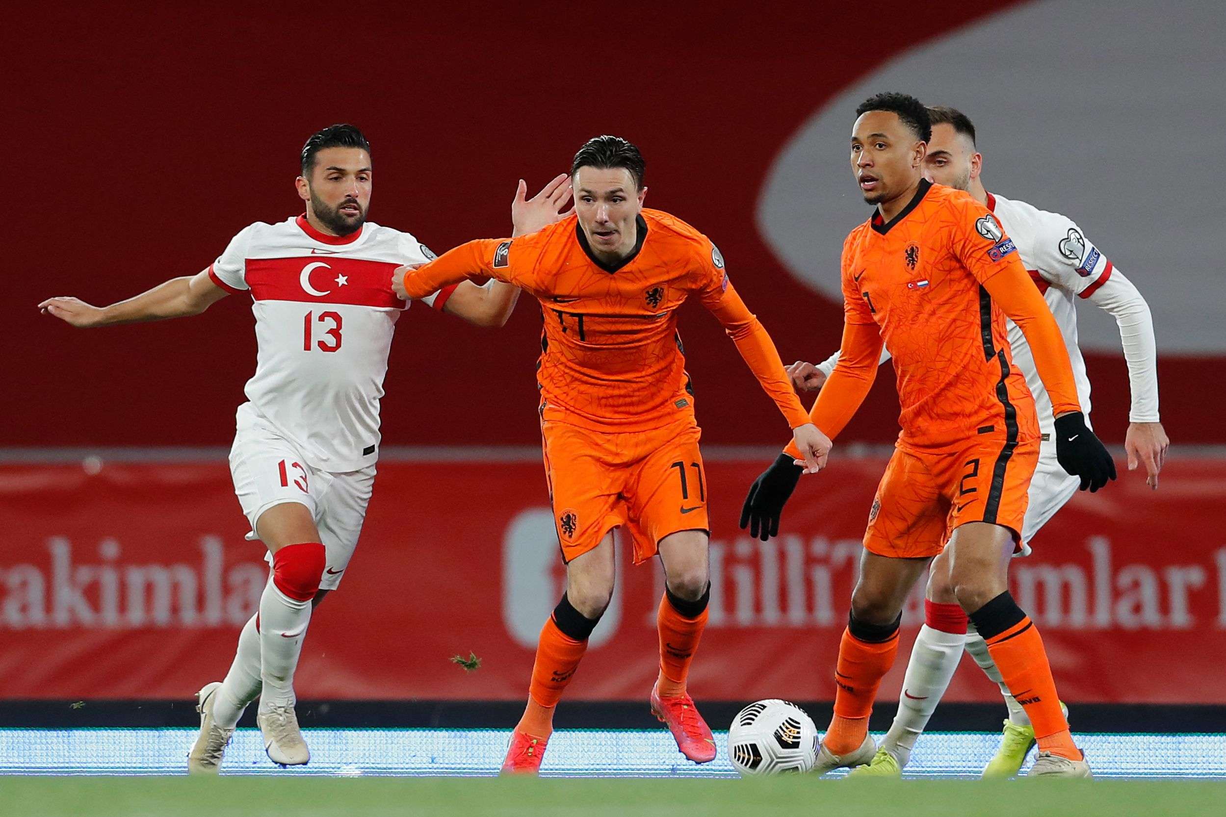 المنتخب البرتقالي يستهل مشواره بأسوأ طريقة ممكنة أمام مضيفه التركي