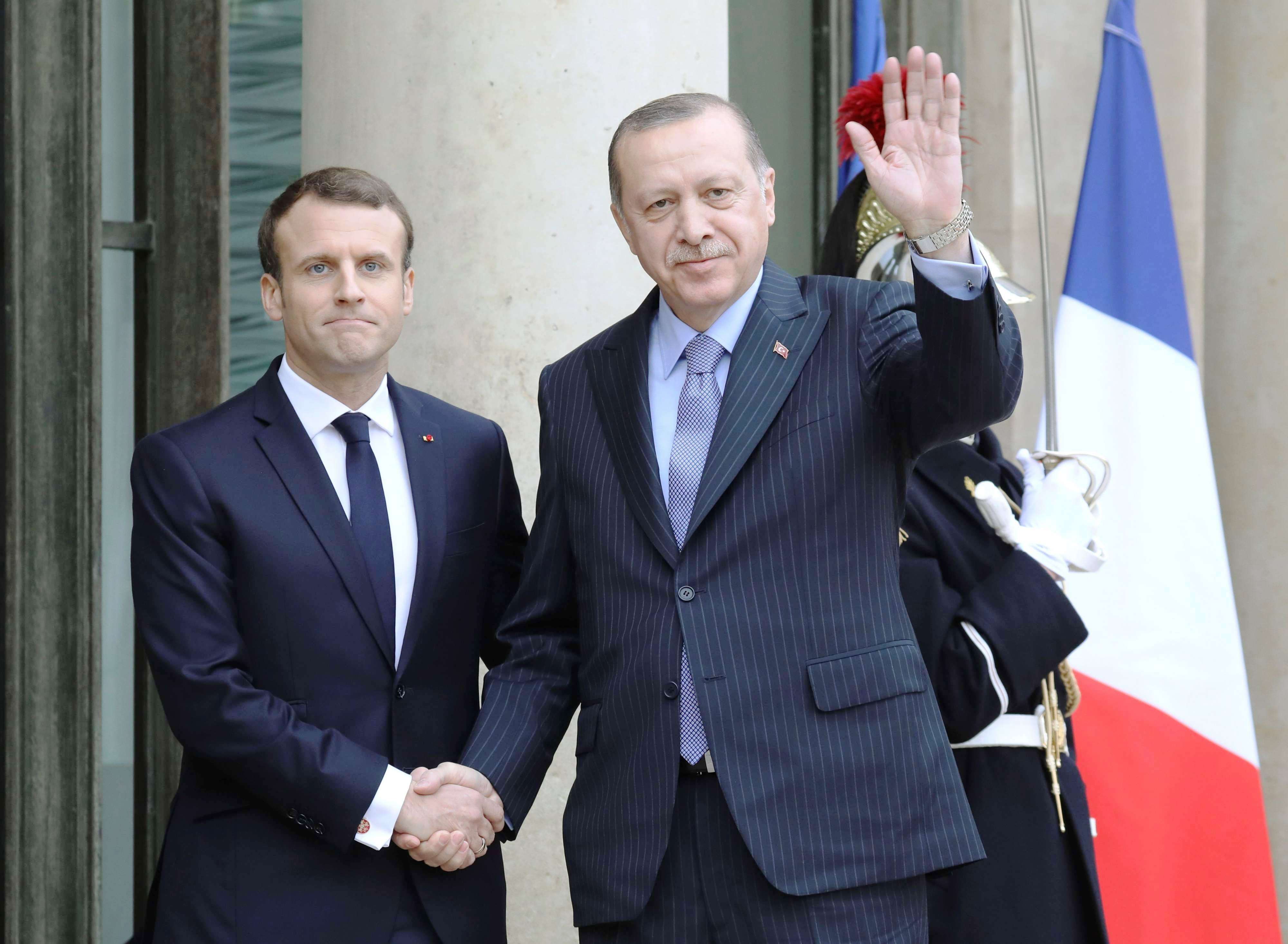 اردوغان سيصطدم بقائمة خلافات طويلة في محاولته تحسين العلاقة مع باريس