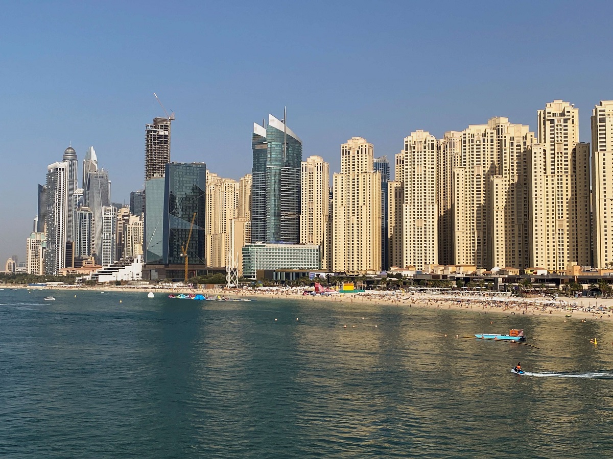 منظر عام لناطحات السحاب السكنية في دبي