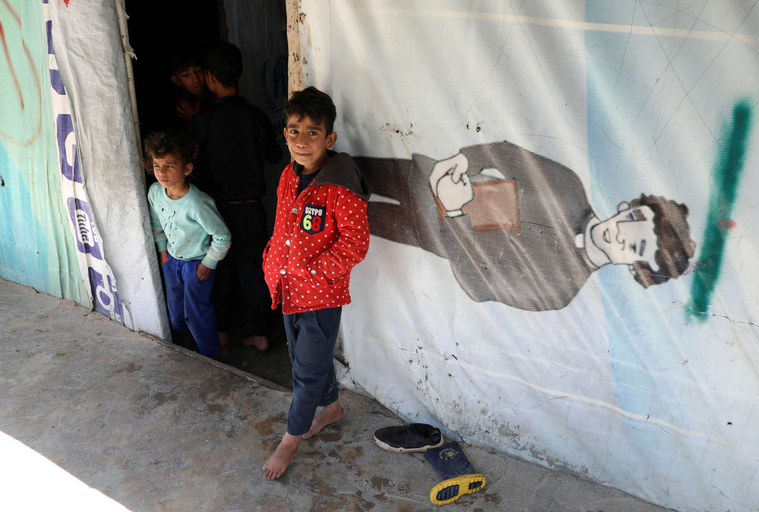 أطفال في مخيم للاجئين السوريين في البقاع بلبنان