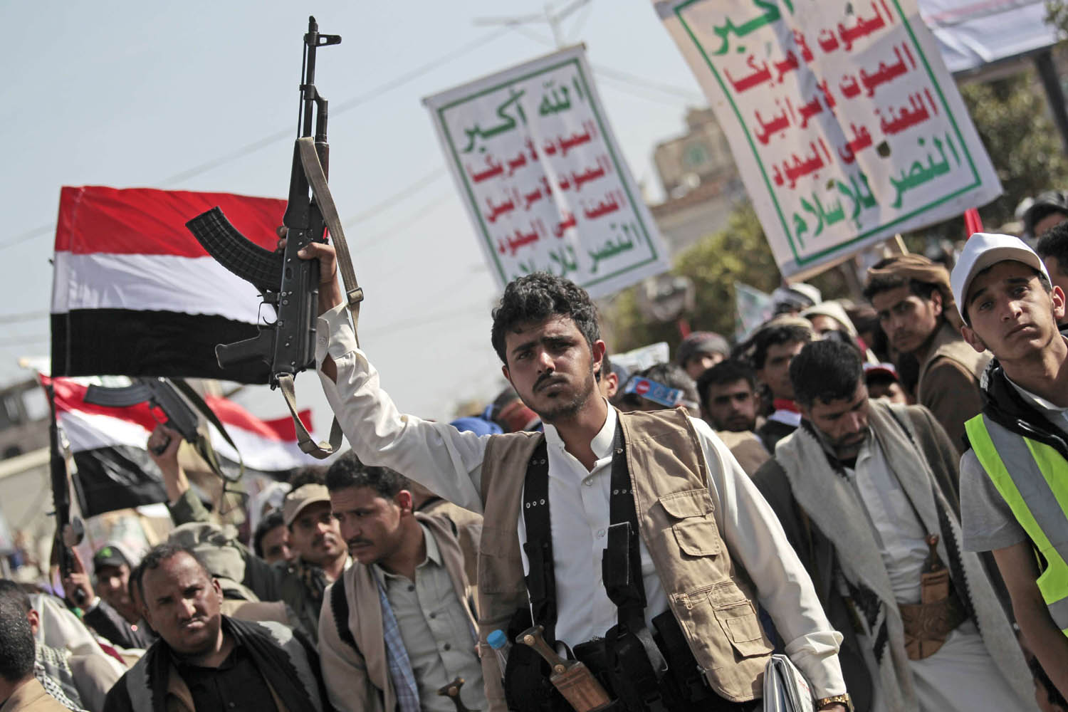 حوثيون يتظاهرون وسط صنعاء ضد الولايات المتحدة