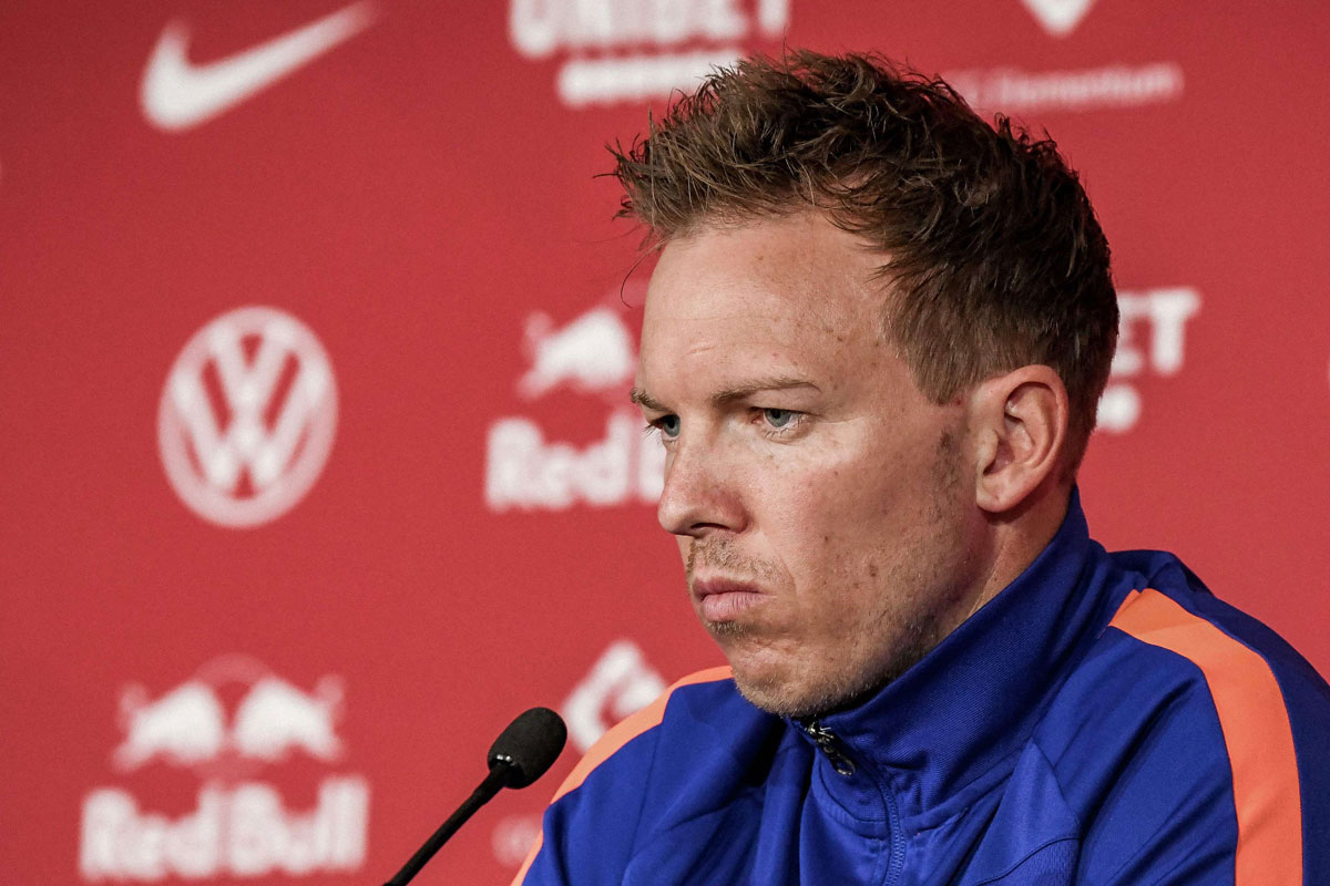 مدرب 'الثيران الحمراء' يأمل احراز أول ألقاب مسيرته الاحترافية