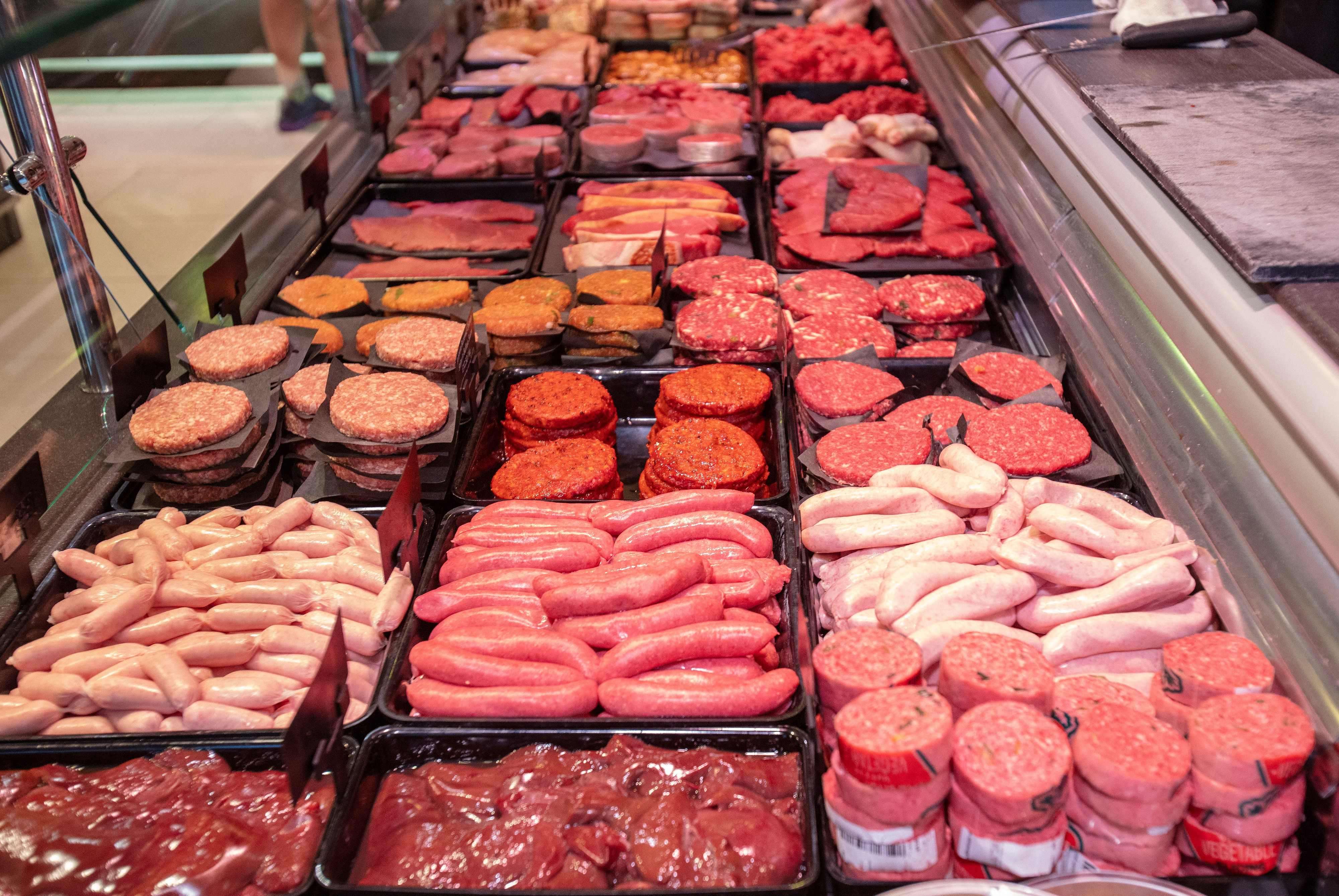 اللحوم المصنعة في قائمة المواد الغذائية الأكثر ضررا بالصحة