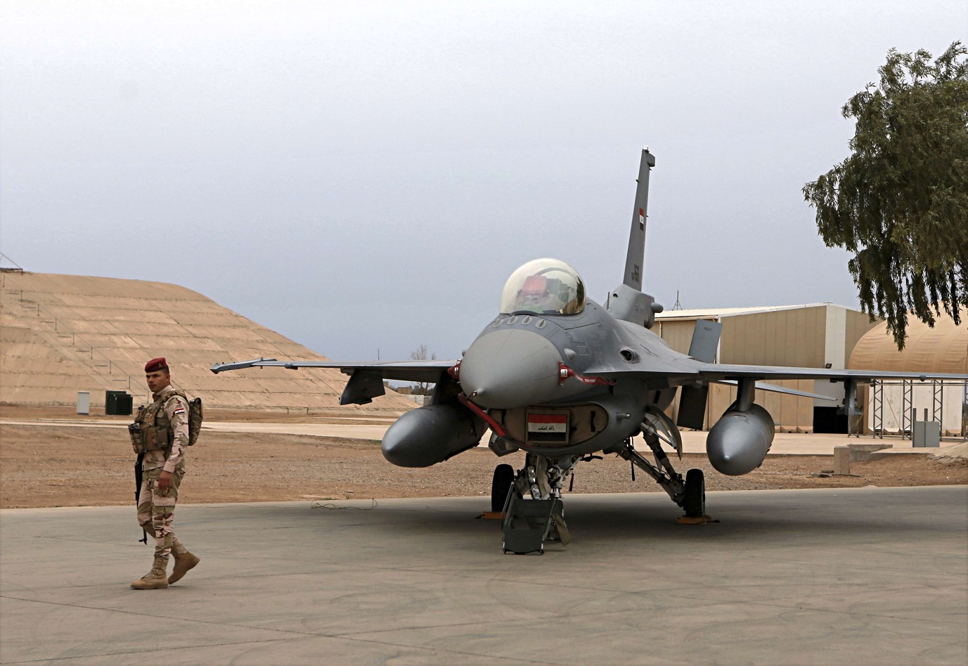 مقاتلة تابعة للقوات الجوية العراقية من طراز F-16 أميركية الصنع