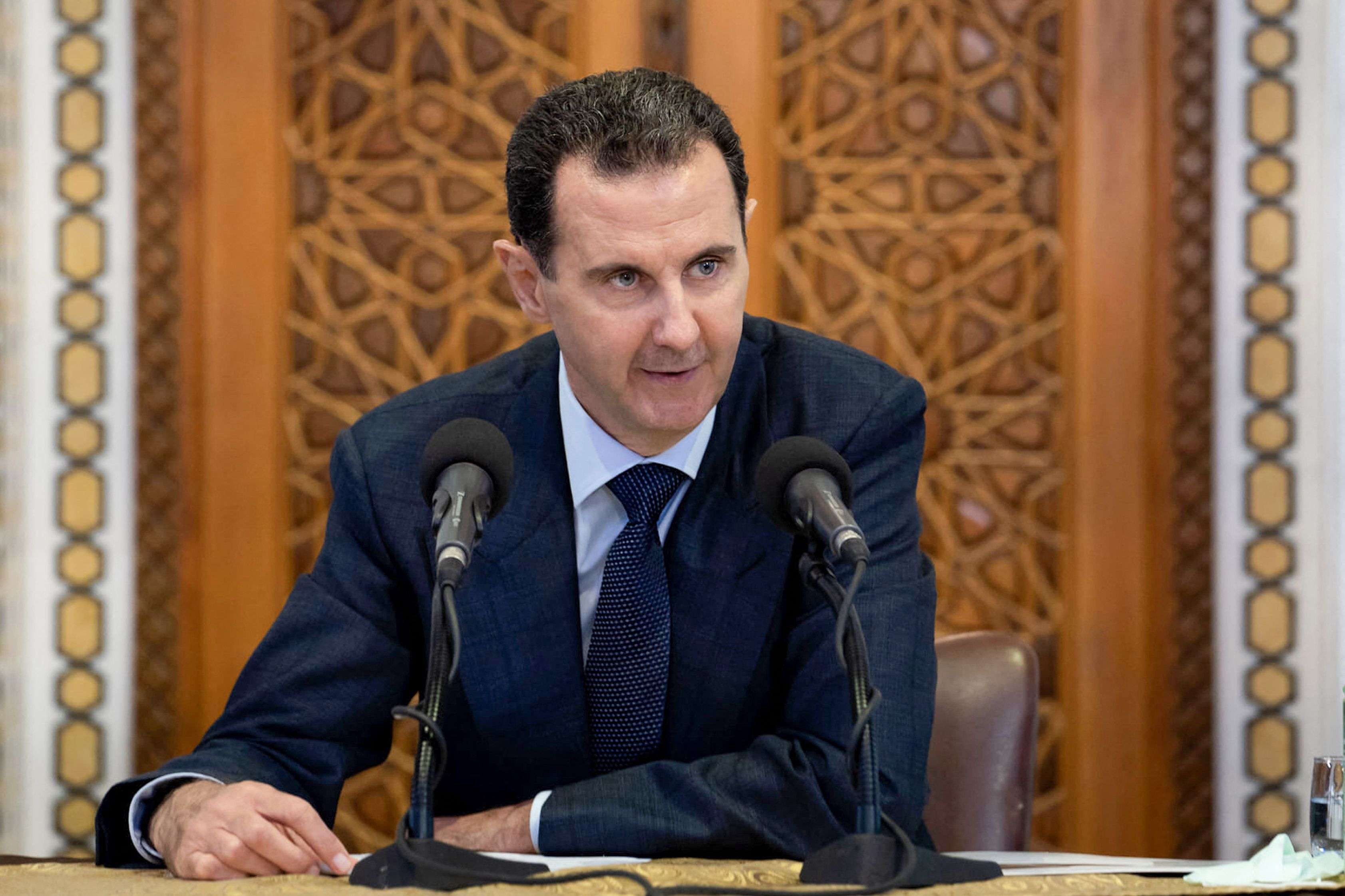 الأسد يتمسك بالسلطة بينما تئن سوريا تحت أزمة اقتصادية قاسية وحرب عنيفة
