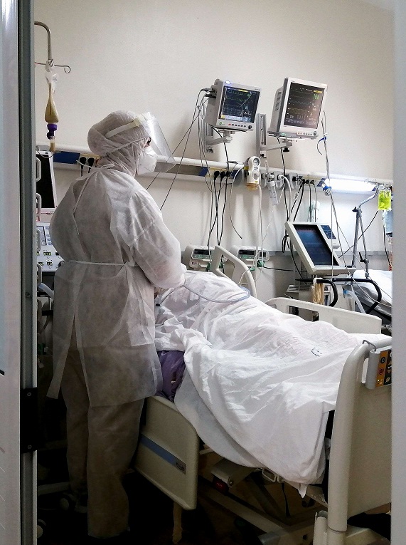 تونس تئن تحت وطأة ازمة صحية غير مسبوقة بسبب موجة وبائية ناجمة عن تفشي فيروس كورونا