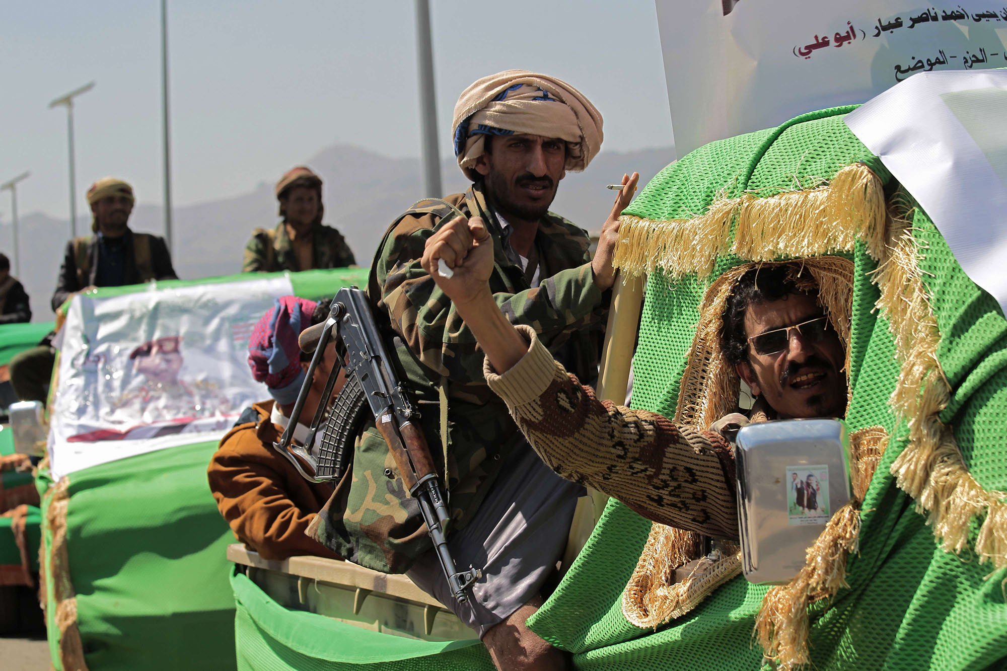الحوثيون يكثفون هجومهم على مأرب عبر "موجات لا تتوقف" من المقاتلين