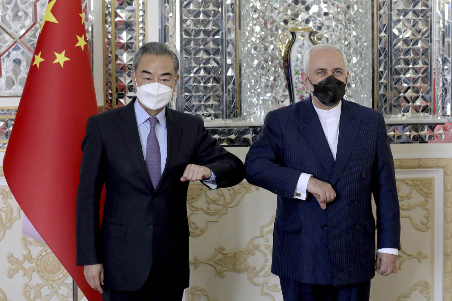 لقاء بين وزيري الخارجية الإيراني محمد جواد ظريف والصيني وانغ يي في طهران