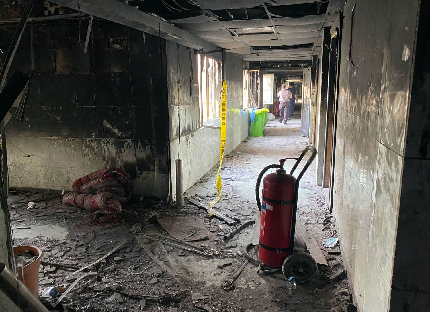 اثار حريق مستشفى ابن الخطيب ببغداد