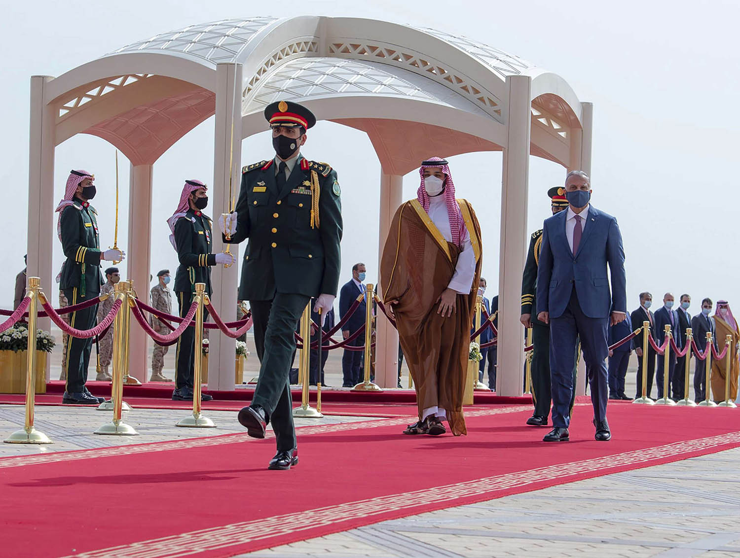 ولي العهد السعودي الأمير محمد بن سلمان يستقبل رئيس الحكومة العراقية مصطفى الكاظمي