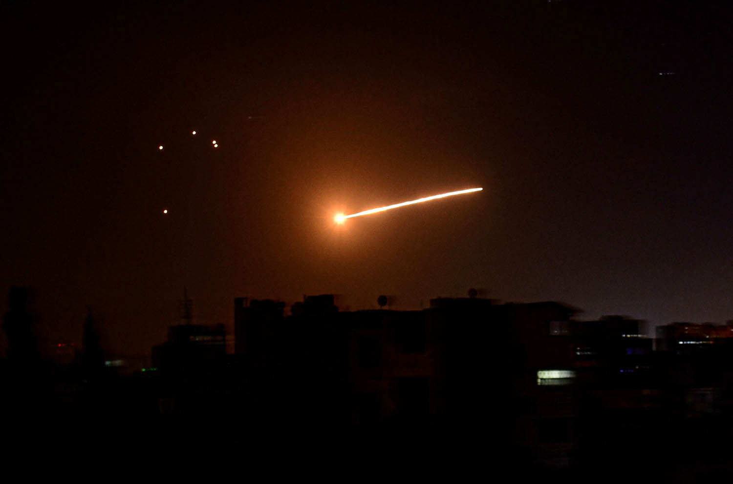 صاروخ فوق دمشق