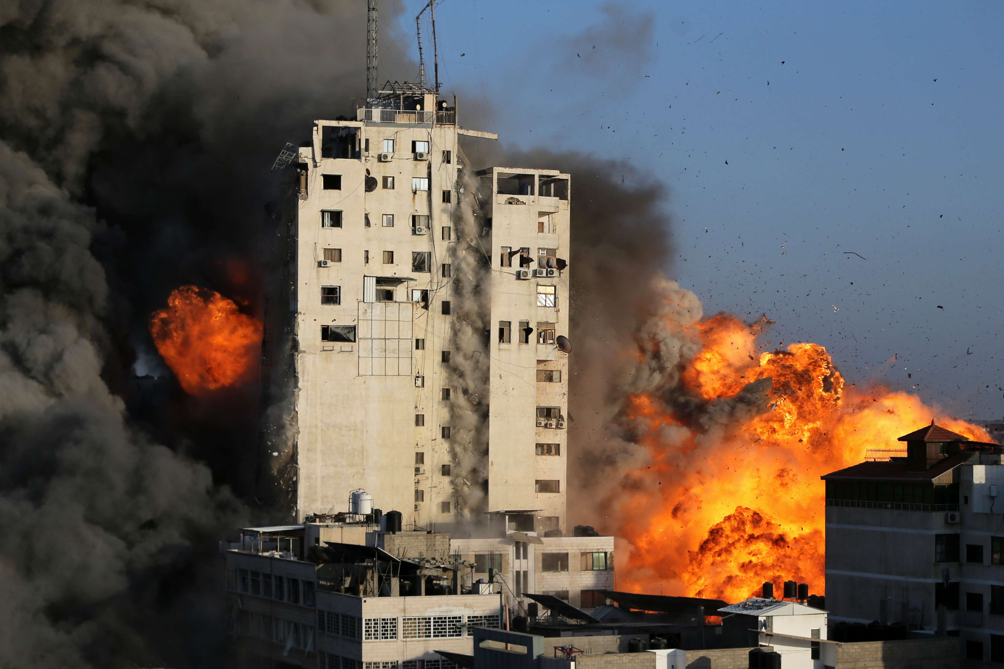 مخاوف من كارثة إنسانية مع تمسك إسرائيل بقصف غزة