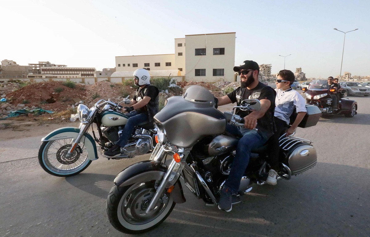 هواة الدراجات النارية في بنغازي بليبيا