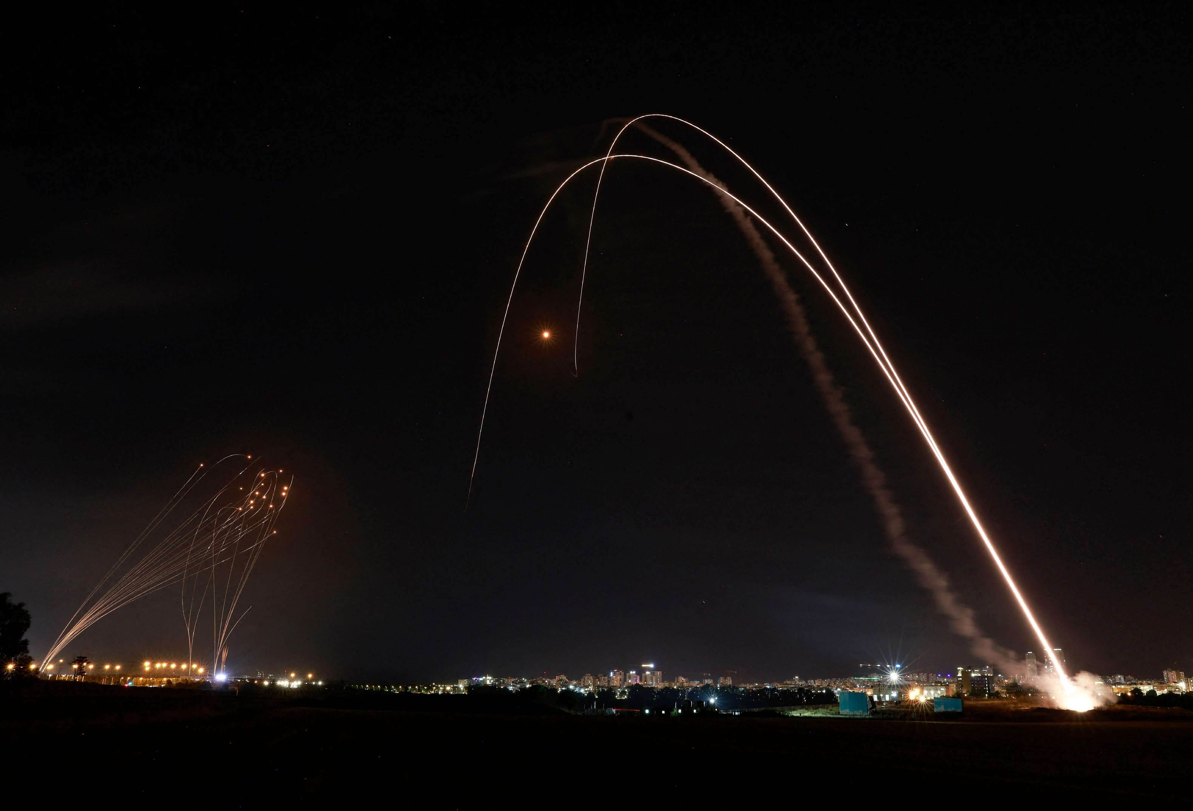اسرائيل استخدمت منظومة القبة الحديدية لاسقاط صواريخ حماس