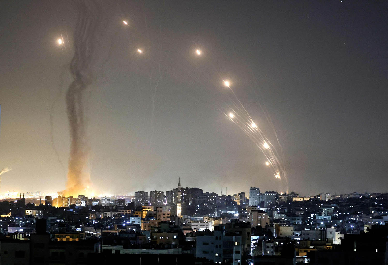 صواريخ تطلقها حماس من غزة باتجاه اسرائيل