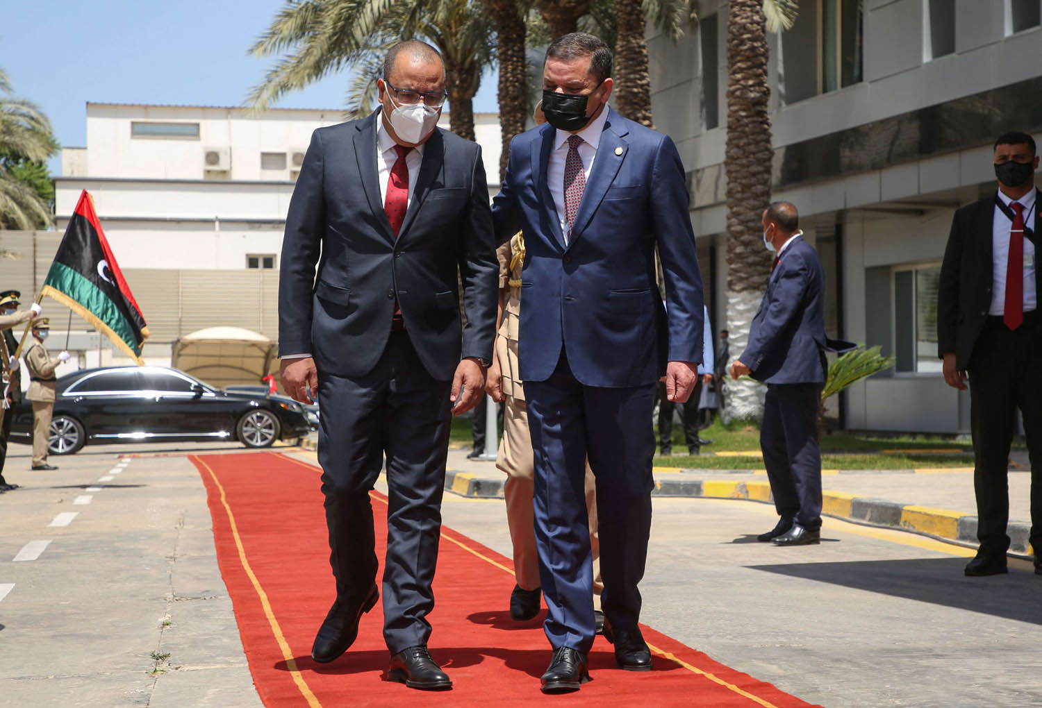 رئيس الحكومة الليبية عبدالحميد الدبيبة يستقبل رئيس الوزراء التونسي هشام المشيشي