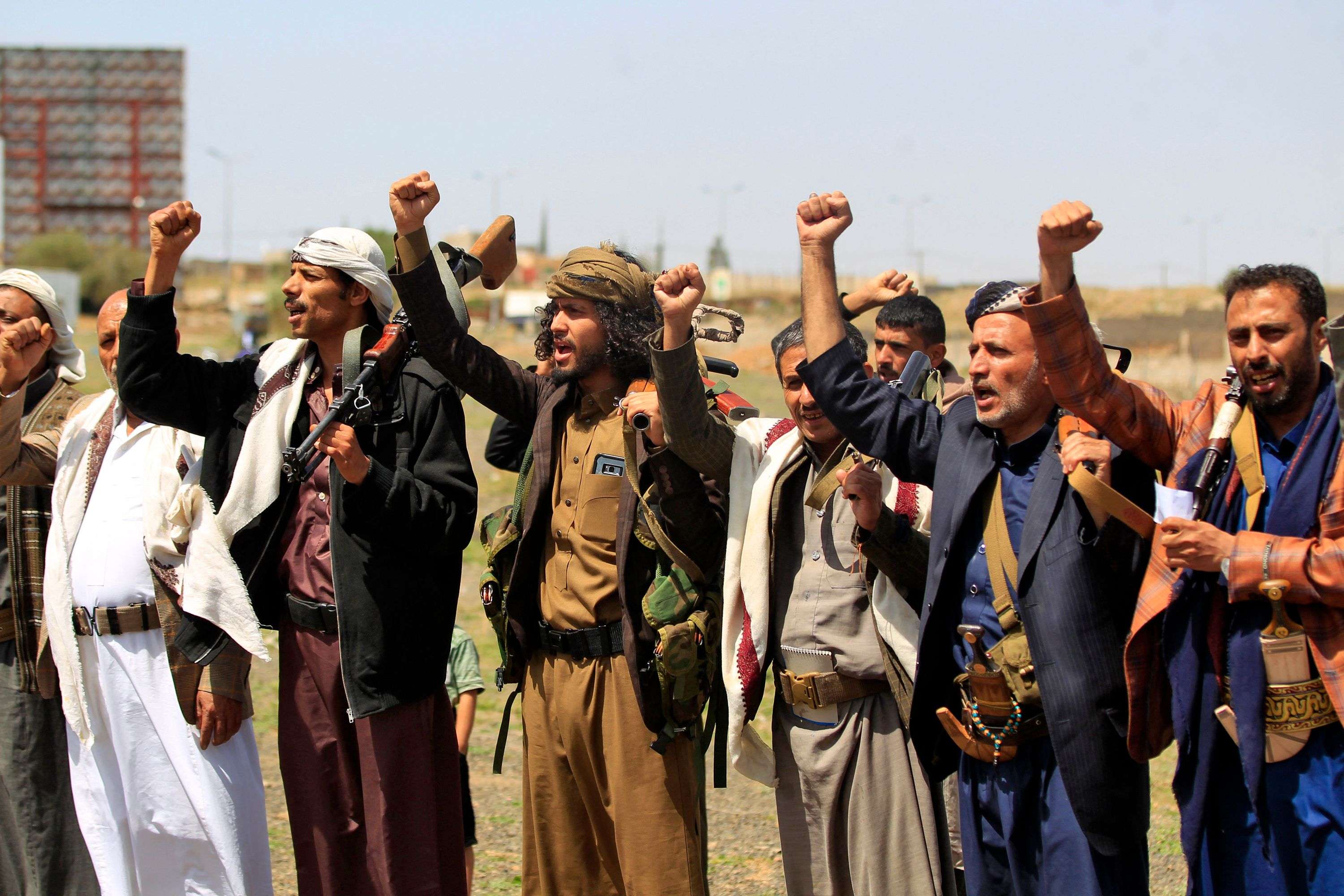 تمسك الحوثيين بالتصعيد ينذر باستمرار الحرب في اليمن 