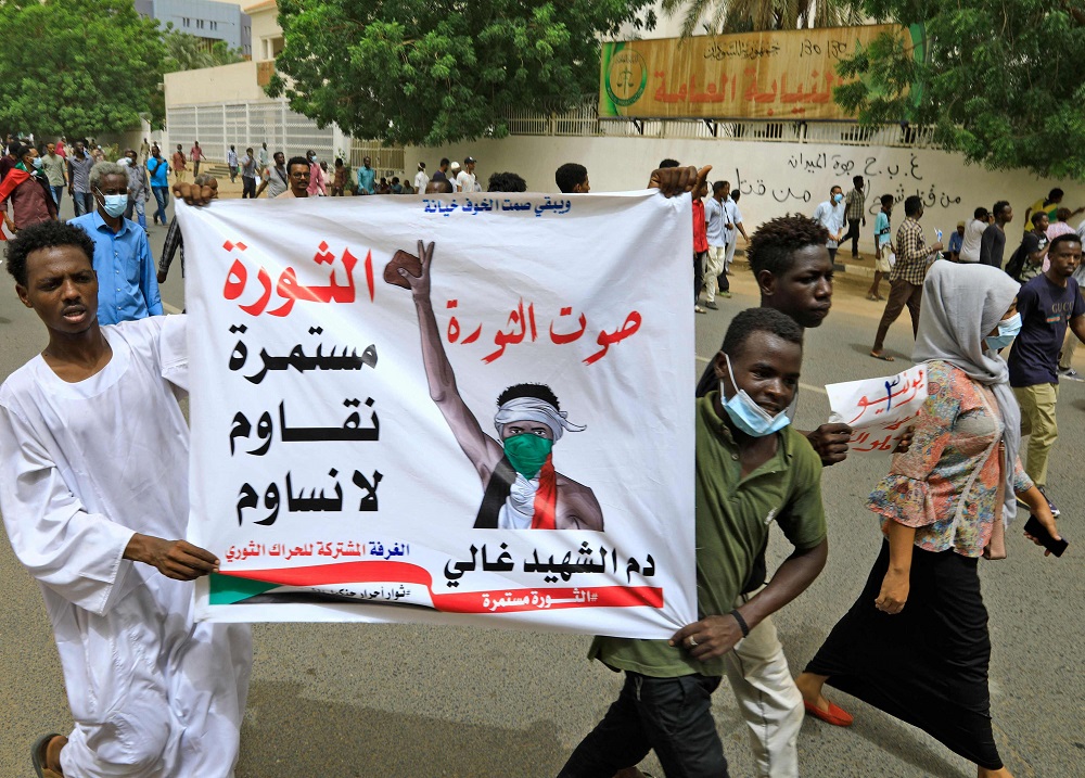 الشارع السوداني يلوح بالعودة لاحتجاجات مستمرة ما لم تتحقق العدالة