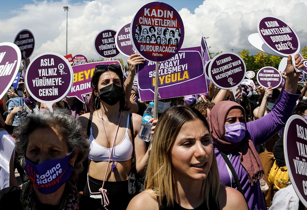 غضب متزايد في تركيا بسبب تقليص حقوق الدفاع عن المرأة