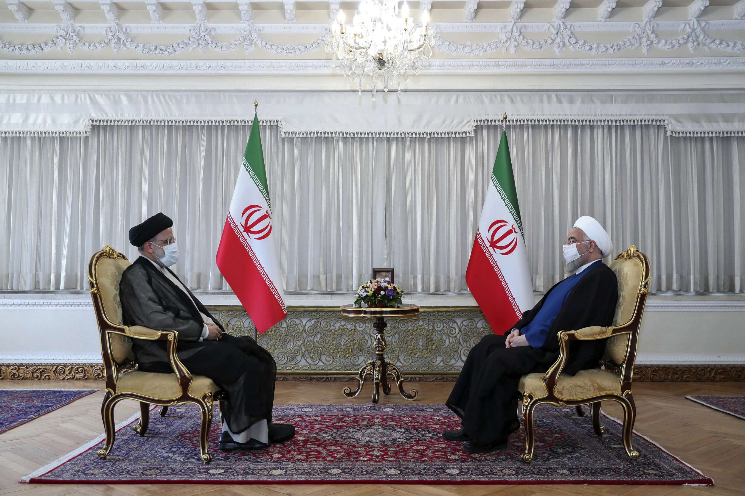 إيران تنتقل من اصلاحي براغماتي إلى متشدد قرار السياسة الخارجية ليس بيده بل بيد خامنئي